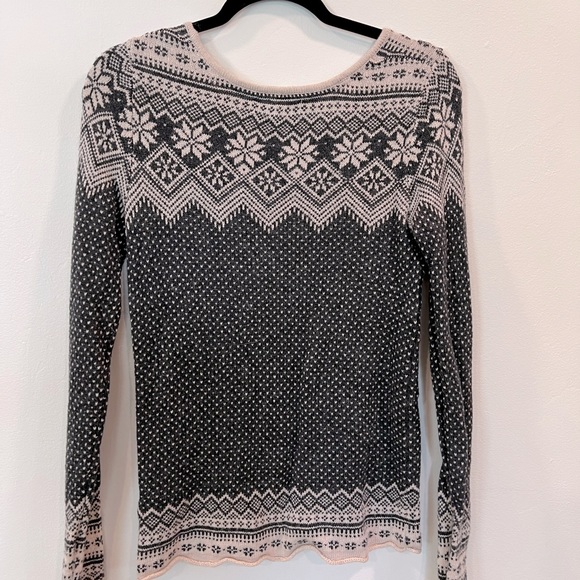 Soft Fair Aisle Sweater w/ Snowflake Pattern - Picture 2 of 3